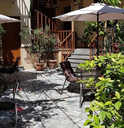 Danisimo Hotel Tbilisi Exterior photo